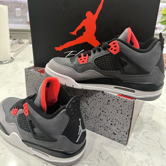 Air Jordan 4 Retro - Picture 7 of 9